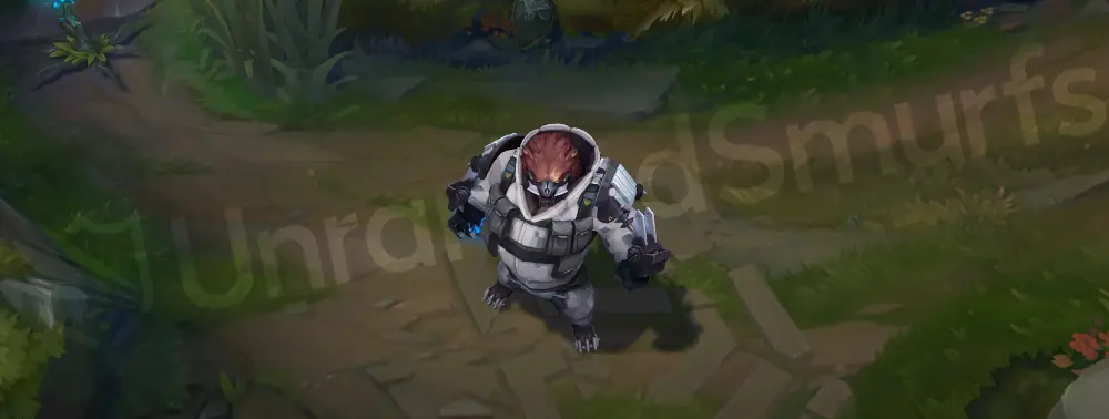 Northern Storm Volibear model overview from front and side, wearing a white tactical winter coat, armored gloves, and blue-lit gear