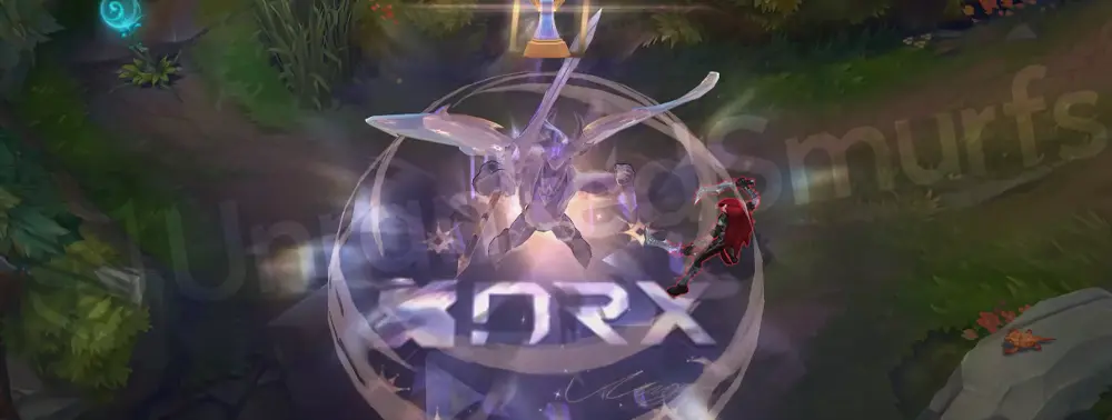 Prestige DRX Aatrox R transformation glowing in gold and black